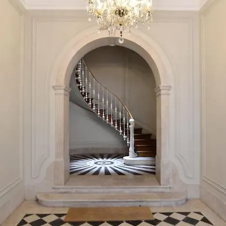 Big Stunning Apartment Lisbon